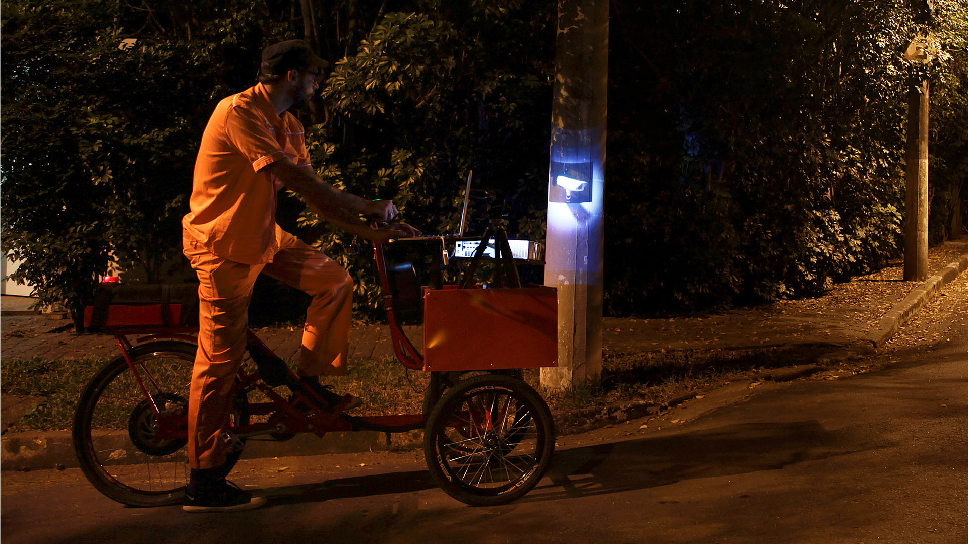 rodrigo-araujo_contra-vigilancia_bicicleta-visual-01